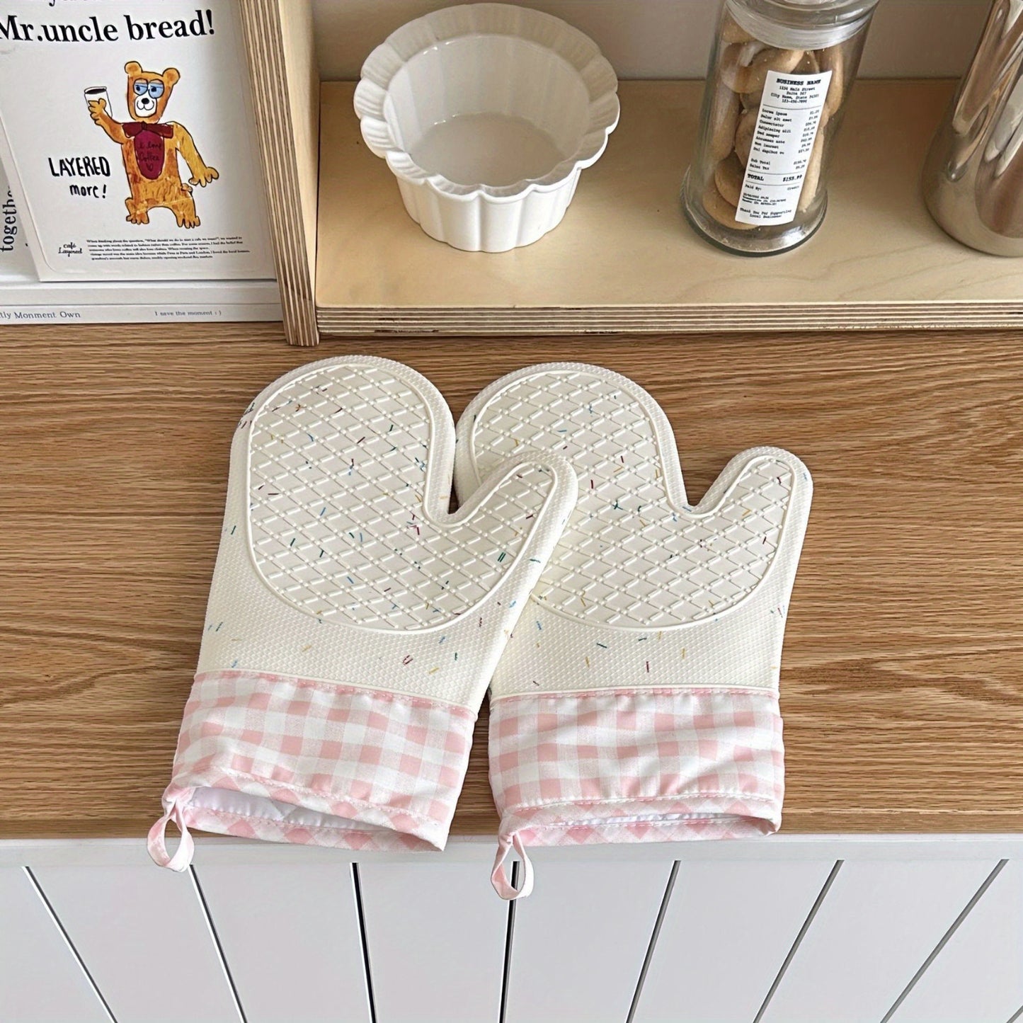 1 Piece of Adorable Silicone Kitchen Oven Mitts - Resistant to Heat, Extra Thick Insulation for Cooking & Baking, Non-Slip Surface, Long-lasting Polyester Material, Easy to Hand Wash - Ideal for Microwave Cooking