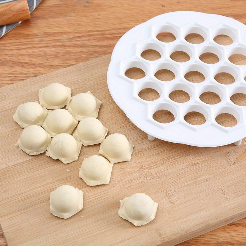 1 piece of 19-Hole Plastic Dough Press for Ravioli & Dumpling Making, Manual Kitchen Tool, Round Shape, Perfect for DIY Pasta at Home and in Restaurants