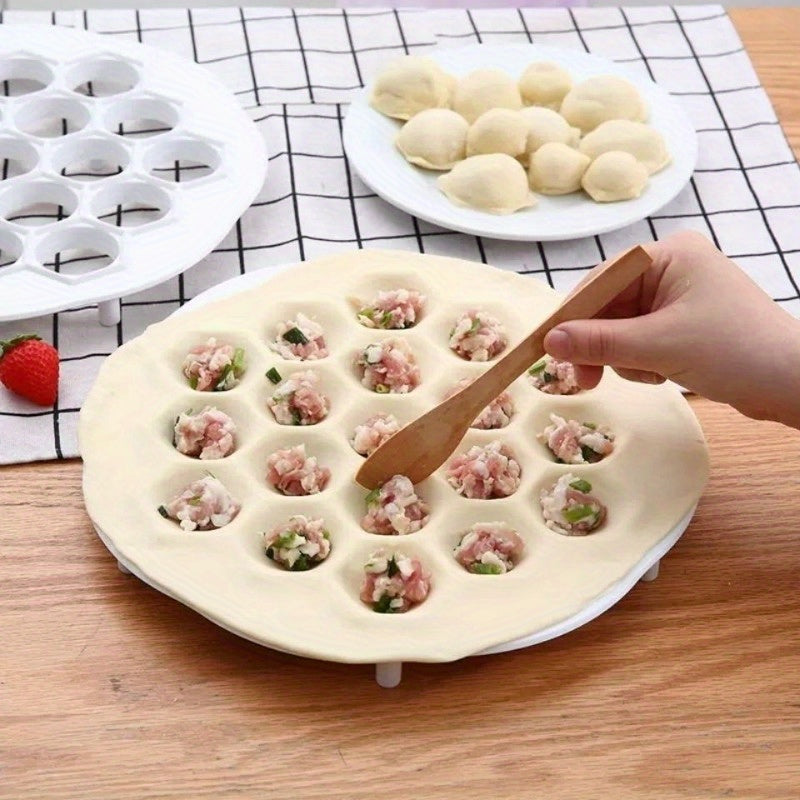 1 piece of 19-Hole Plastic Dough Press for Ravioli & Dumpling Making, Manual Kitchen Tool, Round Shape, Perfect for DIY Pasta at Home and in Restaurants