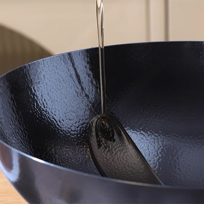 1 piece of BAICHANG Cast Iron Omelet Pan, a classic Traditional Chinese Wok, features a non-stick surface for easy egg frying. This skillet is compatible with gas stoves and should be hand washed only. A versatile kitchen essential for cooking and