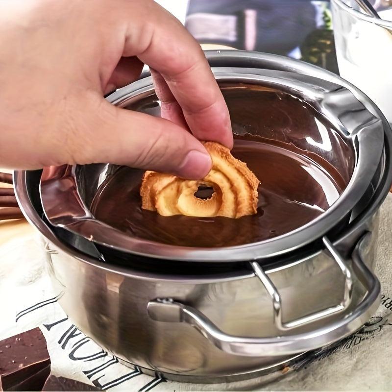 1 piece of a double boiler pot, used for melting chocolate and butter, as well as heating oil and melting wax. Can be used as a kitchen utensil, gadget, or accessory.