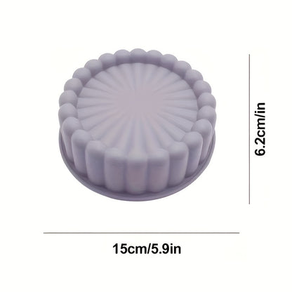 1 piece of a Charlotte Cake Pan made of silicone with a diameter of 14.99 cm. Perfect for baking cakes in the oven, this baking pan is an essential kitchen tool that will make baking easier and more enjoyable.