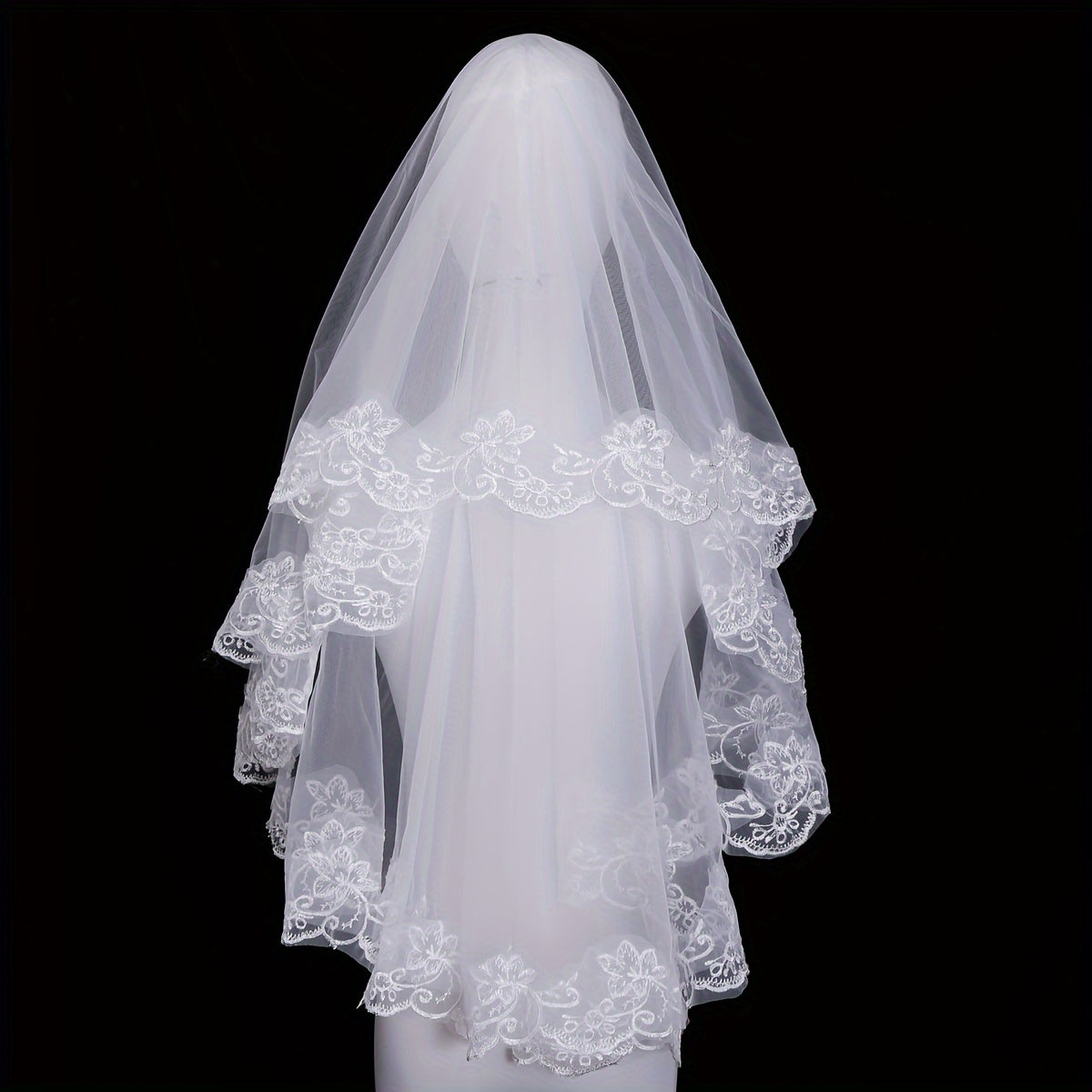 [Top Pick] This elegant bridal veil features lace trim and floral patterns for a chic look. Made of polyester, it is perfect for photoshoots and sophisticated events. Comes with a hair comb and is a great choice for high-end balls.