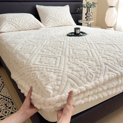 [Warm and Cozy Bedspread] Stay snug this winter with our plush and thick fitted sheet protector. Made from luxuriously soft knit fabric with elegant floral and geometric patterns, this durable bedspread is crafted from 100% polyester. Machine washable