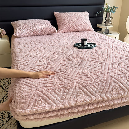 [Warm and Cozy Bedspread] Stay snug this winter with our plush and thick fitted sheet protector. Made from luxuriously soft knit fabric with elegant floral and geometric patterns, this durable bedspread is crafted from 100% polyester. Machine washable