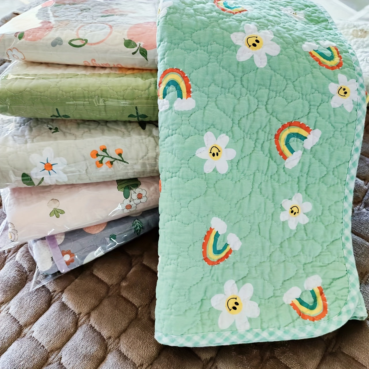 1 piece of a washable double-sided cotton diaper changing pad that can also be used as a mattress pad. Makes a great gift for Christmas, Halloween, Thanksgiving Day, New Year's, or Valentine's Day. Please note that the color of the lining and hemming is