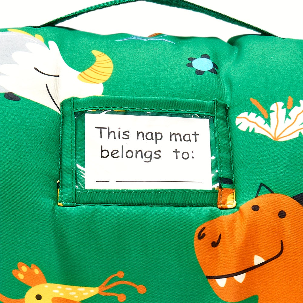 1 dona BEEWEED Dinosaur Print Nap Mat, shu jumladan, yostiq va ko'rpa, polyester uyqu oralab. U yig'iladigan va ko'chma, o'rtacha yumshoq, yuvilmaydi, 3-6 yoshli bolalar uchun bolalar bog'chasi, sayohat, lager uchun mos keladi. Bu idealga aylanadi