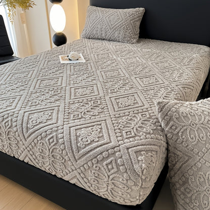 [Warm and Cozy Bedspread] Stay snug this winter with our plush and thick fitted sheet protector. Made from luxuriously soft knit fabric with elegant floral and geometric patterns, this durable bedspread is crafted from 100% polyester. Machine washable