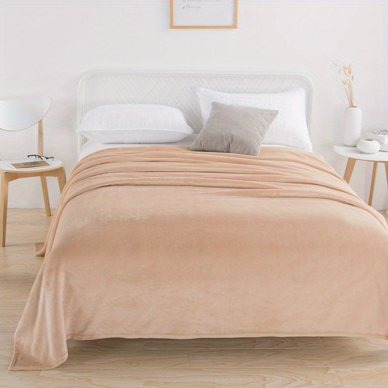 1 piece of a cozy and warm coral velvet flannel blanket suitable for all seasons - Ideal for use on the couch, bed, or sofa.