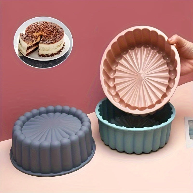 1 piece of a Charlotte Cake Pan made of silicone with a diameter of 14.99 cm. Perfect for baking cakes in the oven, this baking pan is an essential kitchen tool that will make baking easier and more enjoyable.