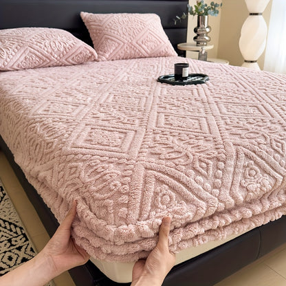 [Warm and Cozy Bedspread] Stay snug this winter with our plush and thick fitted sheet protector. Made from luxuriously soft knit fabric with elegant floral and geometric patterns, this durable bedspread is crafted from 100% polyester. Machine washable