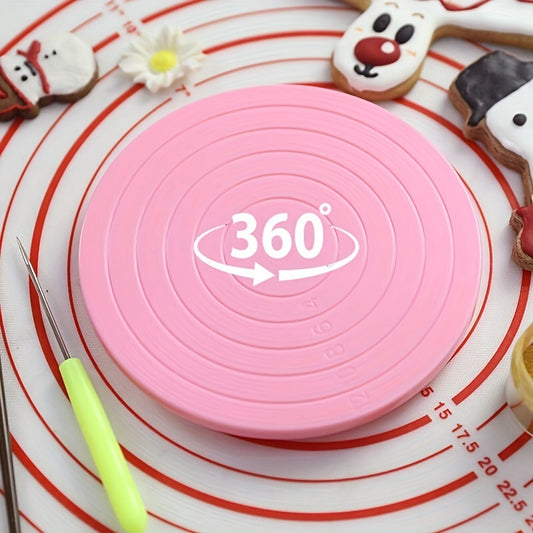 1 piece of a rotating cake turntable with a 13.97cm diameter. This mini plastic fondant cake turntable rotates 360 degrees, making it perfect for decorating cakes. It also serves as a revolving platform for round cookies. This kitchen accessory is an