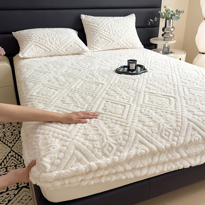 [Warm and Cozy Bedspread] Stay snug this winter with our plush and thick fitted sheet protector. Made from luxuriously soft knit fabric with elegant floral and geometric patterns, this durable bedspread is crafted from 100% polyester. Machine washable