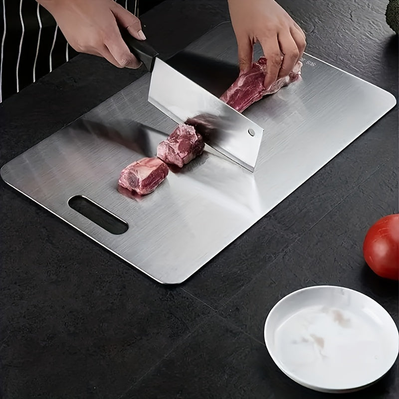 1 piece of a chopping board made of 304 stainless steel, suitable for cutting fruits, vegetables, and meat. It is ideal for use in home kitchens, camping, and offers portability and convenience. A must-have in your kitchen as a gadget and accessory.