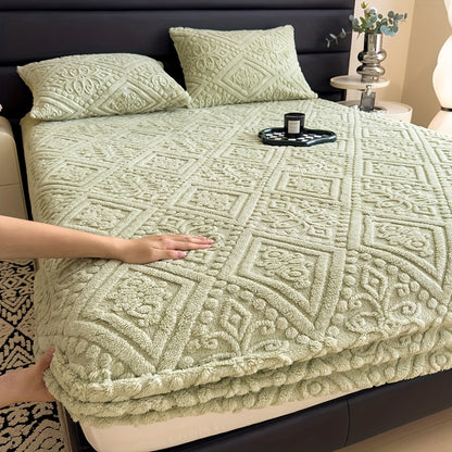 [Warm and Cozy Bedspread] Stay snug this winter with our plush and thick fitted sheet protector. Made from luxuriously soft knit fabric with elegant floral and geometric patterns, this durable bedspread is crafted from 100% polyester. Machine washable