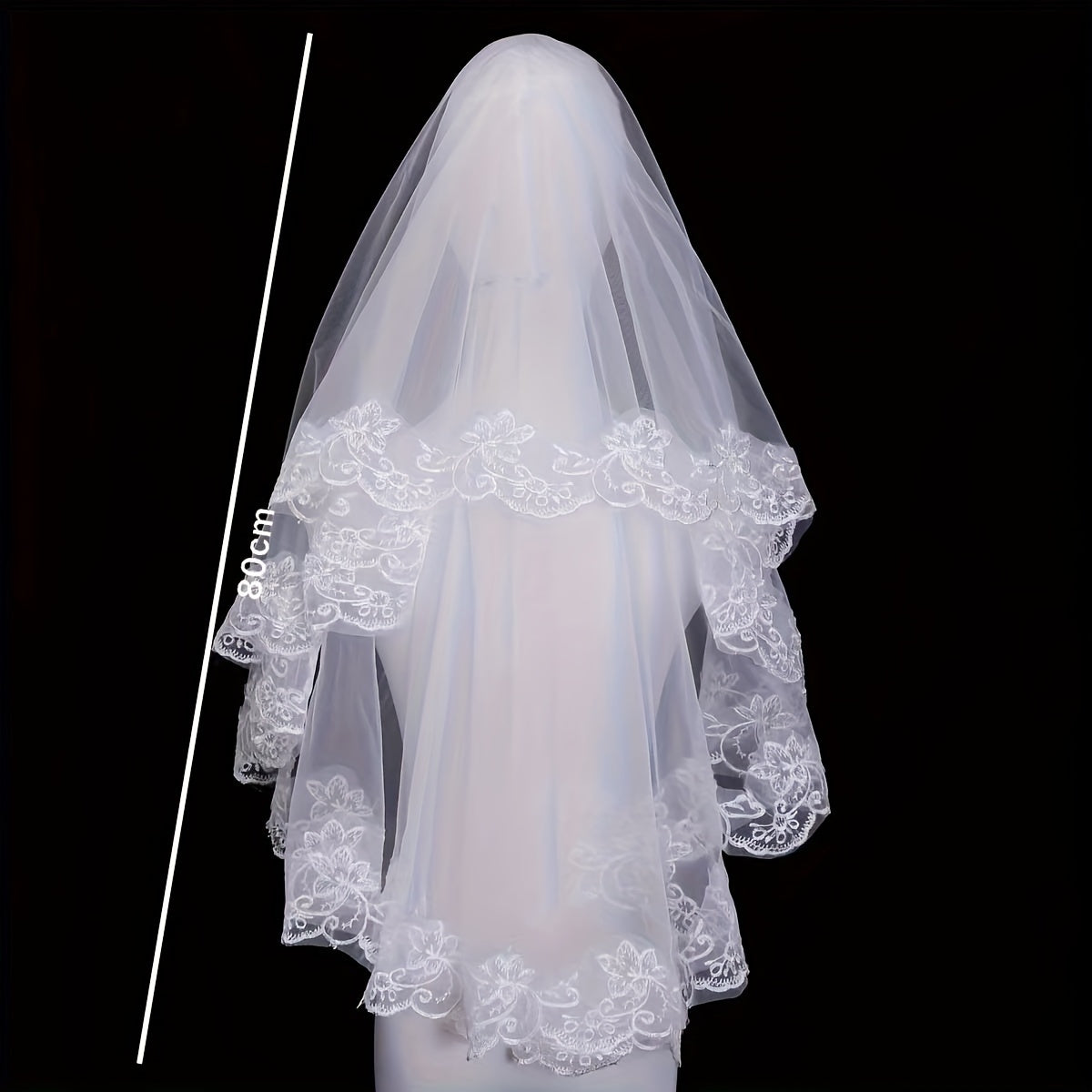 [Top Pick] This elegant bridal veil features lace trim and floral patterns for a chic look. Made of polyester, it is perfect for photoshoots and sophisticated events. Comes with a hair comb and is a great choice for high-end balls.