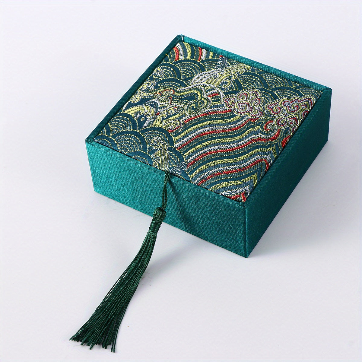 1 piece of Chinese Style Storage Box with Tassel, featuring Ancient Poetry Fabric Brocade design. Perfect for holding beads, bracelets, and other jewelry. Simple, elegant, and delicate, making it a great retro gift idea.