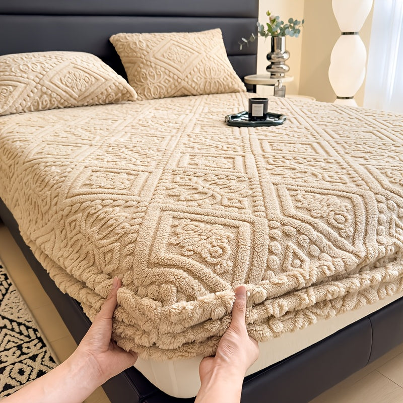 [Warm and Cozy Bedspread] Stay snug this winter with our plush and thick fitted sheet protector. Made from luxuriously soft knit fabric with elegant floral and geometric patterns, this durable bedspread is crafted from 100% polyester. Machine washable