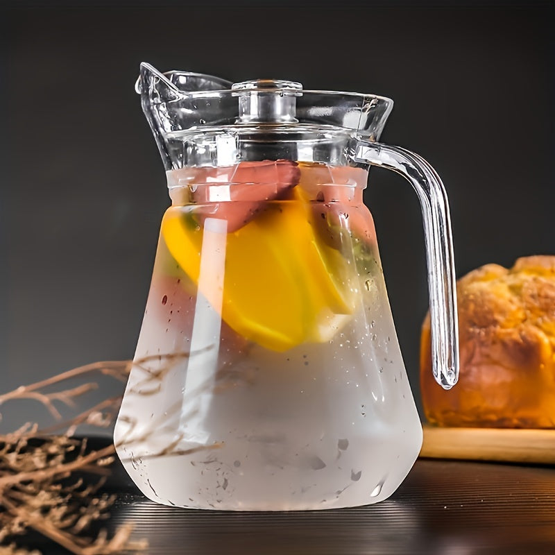 1 or 2 pieces of plastic pitcher with a lid, made of heat-resistant plastic for easy cleaning. This pitcher comes with a handle, suitable for both hot and cold beverages such as water, cold brew, iced tea, and juice. It can be used as a living room