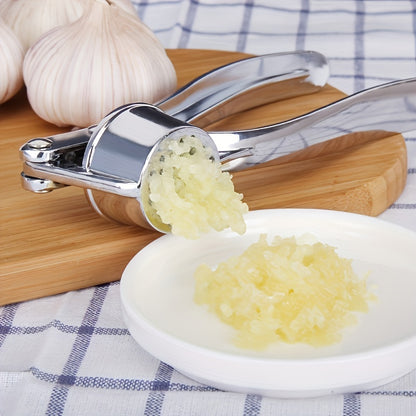 1 piece of a multifunctional stainless steel garlic press, also known as a metal garlic mincer, washable garlic crusher, kitchen garlic chopper, ginger squeezer, garlic masher, and garlic mincer. This versatile kitchen tool is a must-have for any