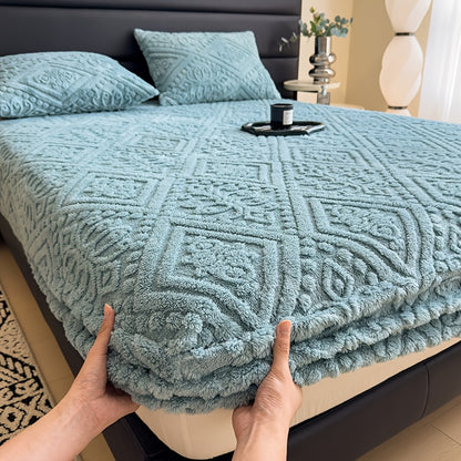 [Warm and Cozy Bedspread] Stay snug this winter with our plush and thick fitted sheet protector. Made from luxuriously soft knit fabric with elegant floral and geometric patterns, this durable bedspread is crafted from 100% polyester. Machine washable